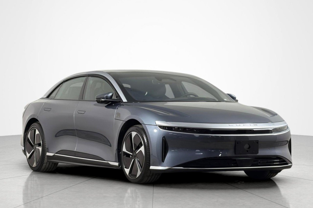 Used 2025 GREY Lucid Touring image 7