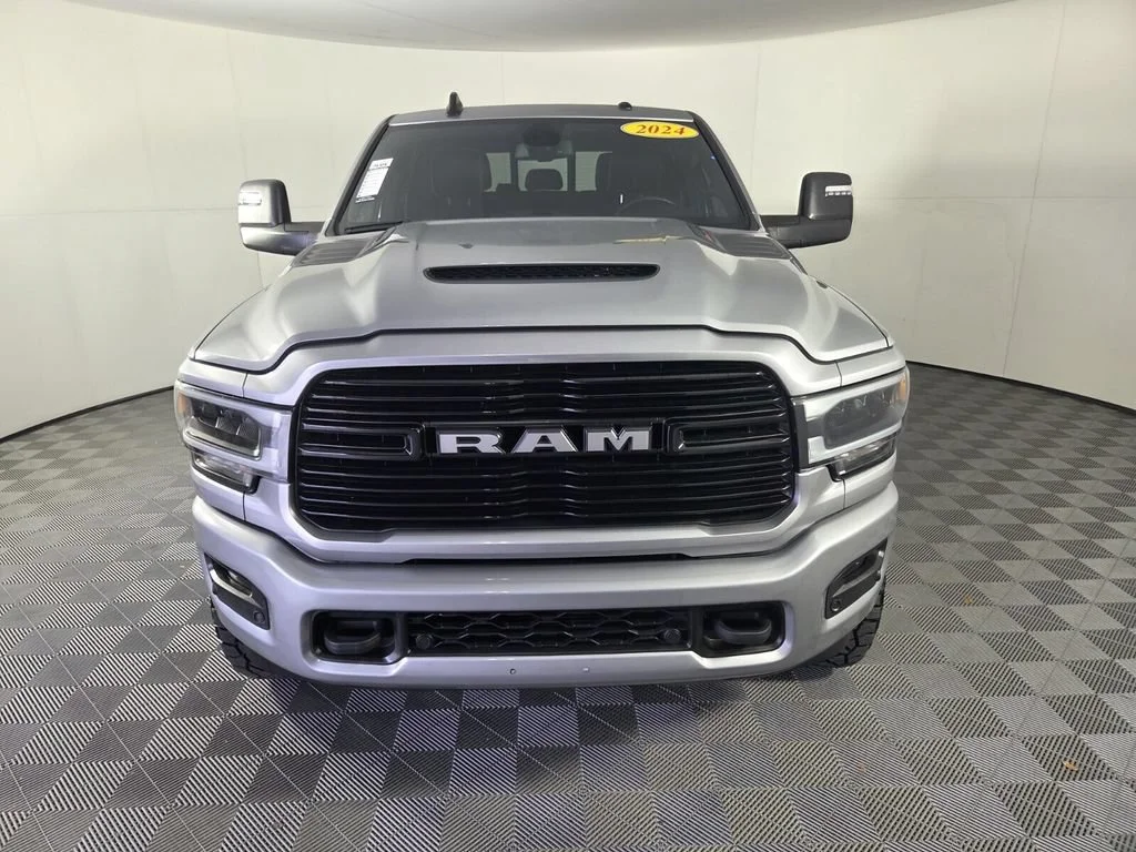 Used 2024 Billet Silver Metallic Clearcoat Ram Laramie image 3
