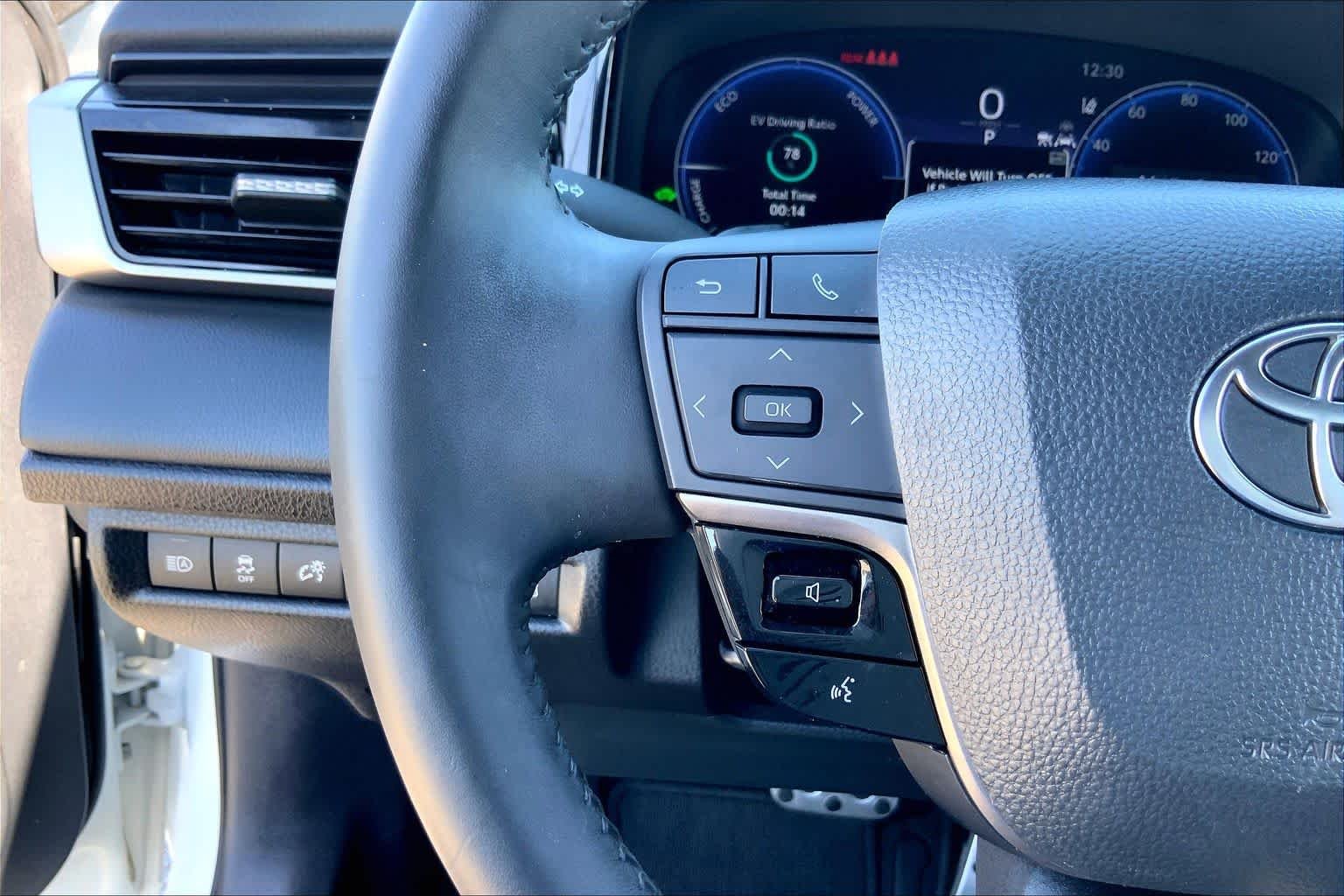 Used 2025 Wind Chill Pearl Toyota XSE image 23