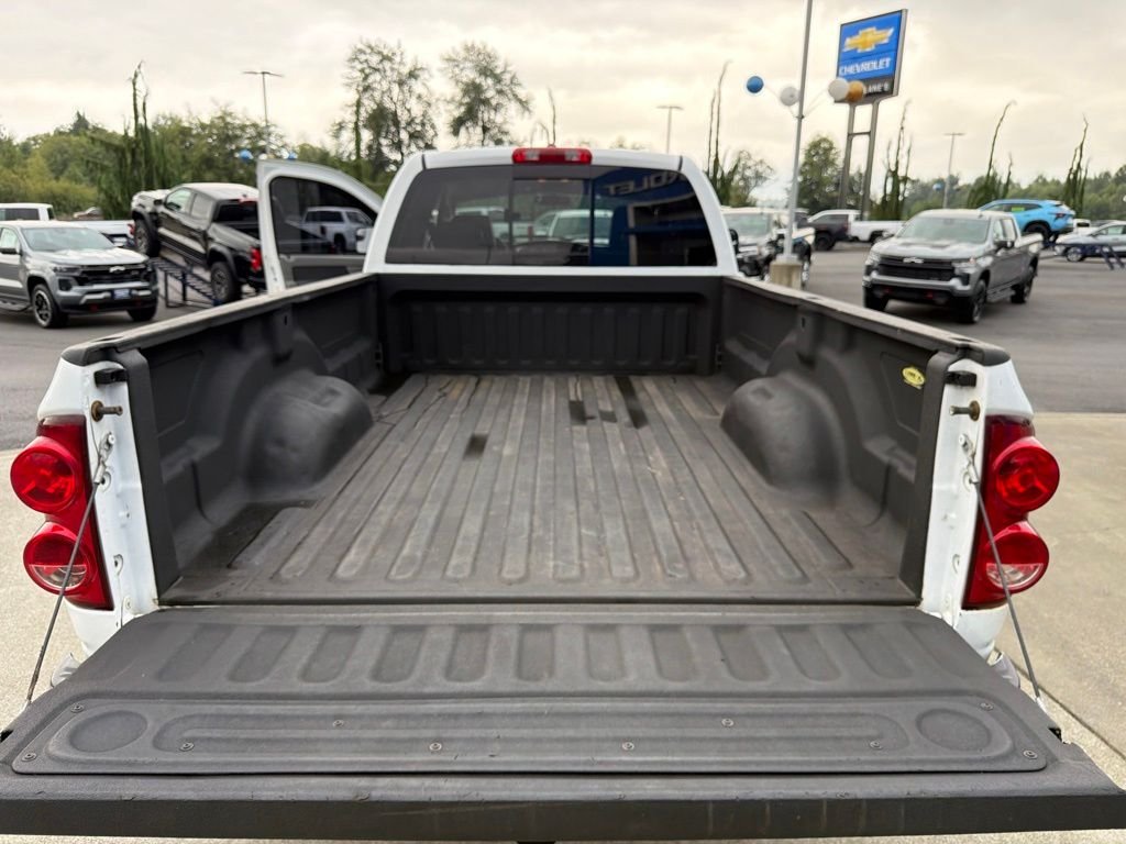 Used 2007 White Dodge SLT image 23