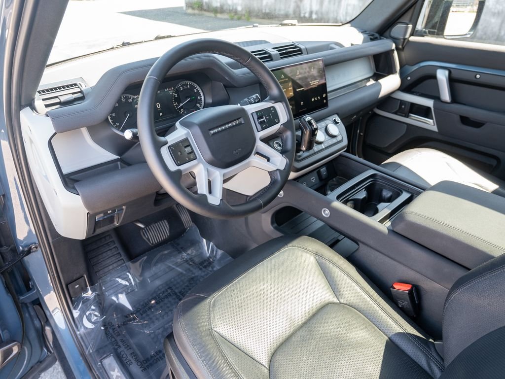 Used 2023 Blue Land Rover X-Dynamic SE image 12