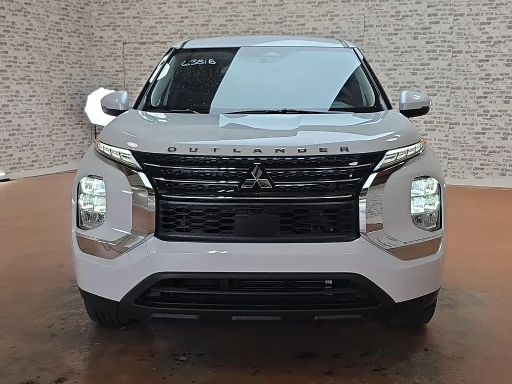 Used 2023 White Mitsubishi ES image 2