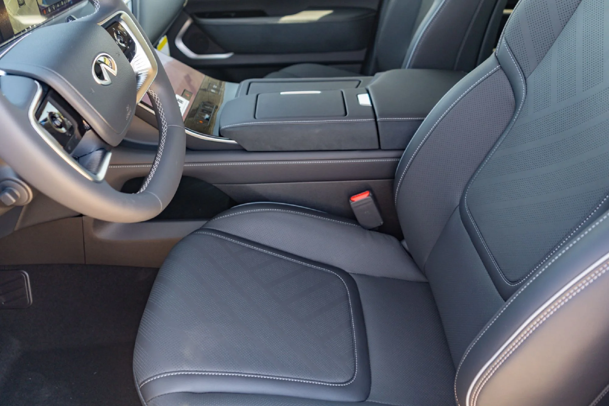 New 2027 DYNAMIC METAL INFINITI Luxe 2WD image 10