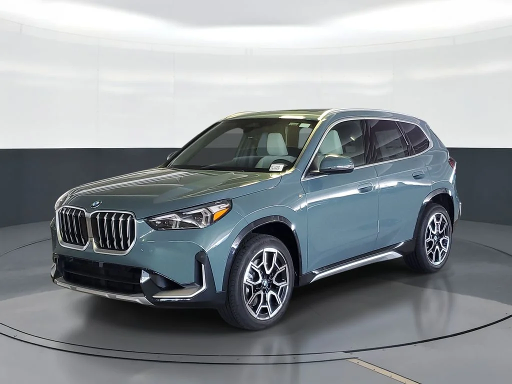 New 2026 Cape York Green Metallic BMW xDrive28i image 1