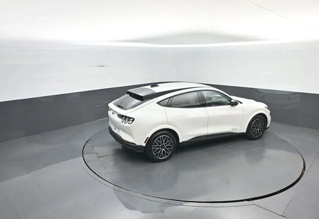 New 2026 Star White Metallic Tri-coat Ford Premium image 31