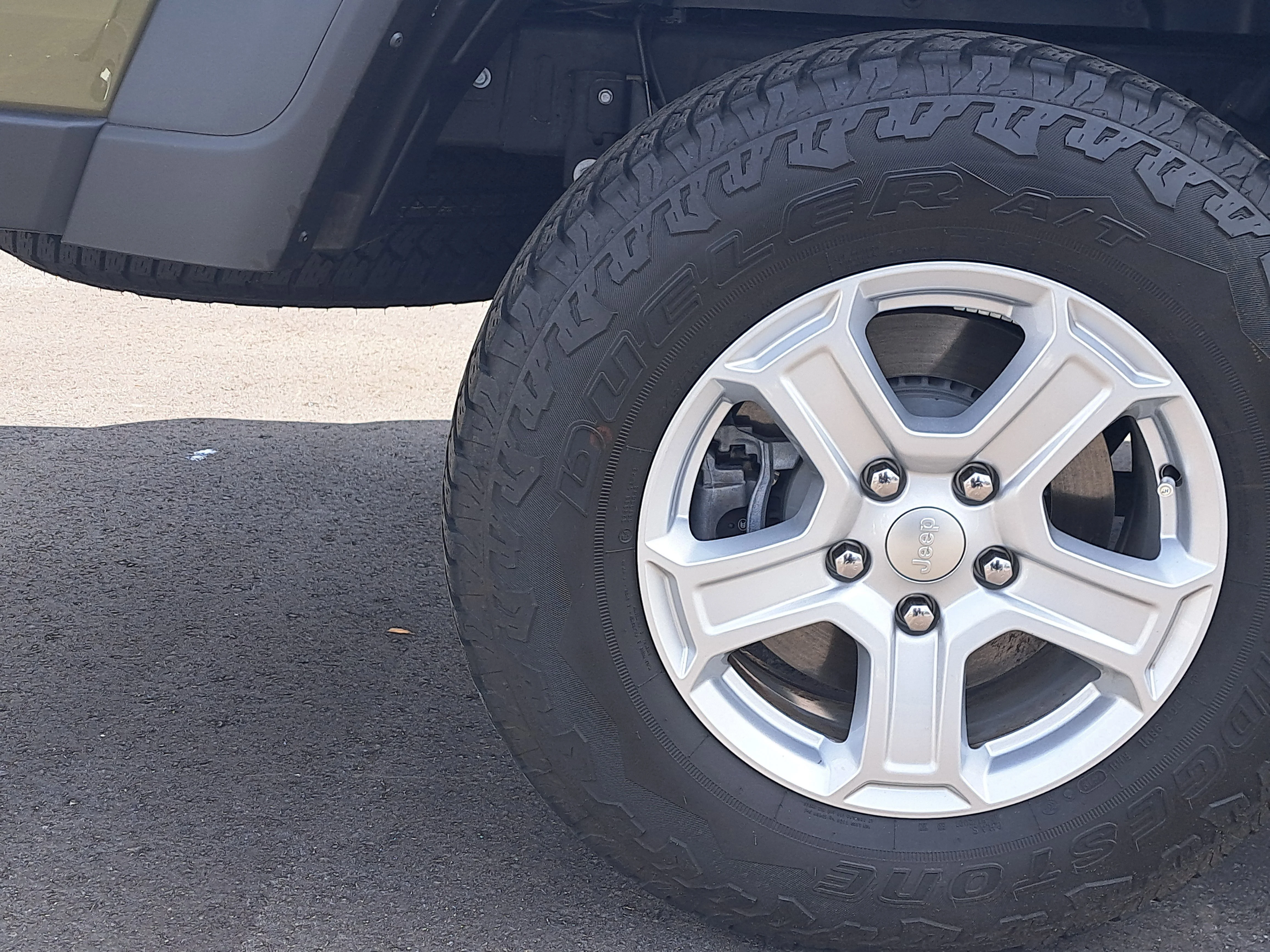 Used 2025 41 Jeep Sport image 13