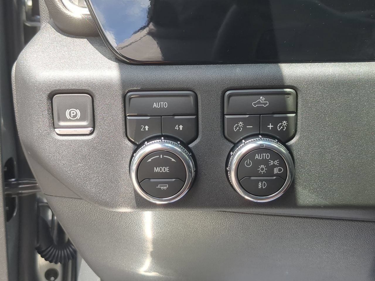 New 2026 Sterling Metallic GMC Elevation image 18