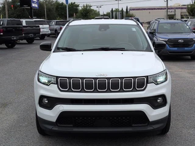 Used 2022 White Jeep Latitude image 8