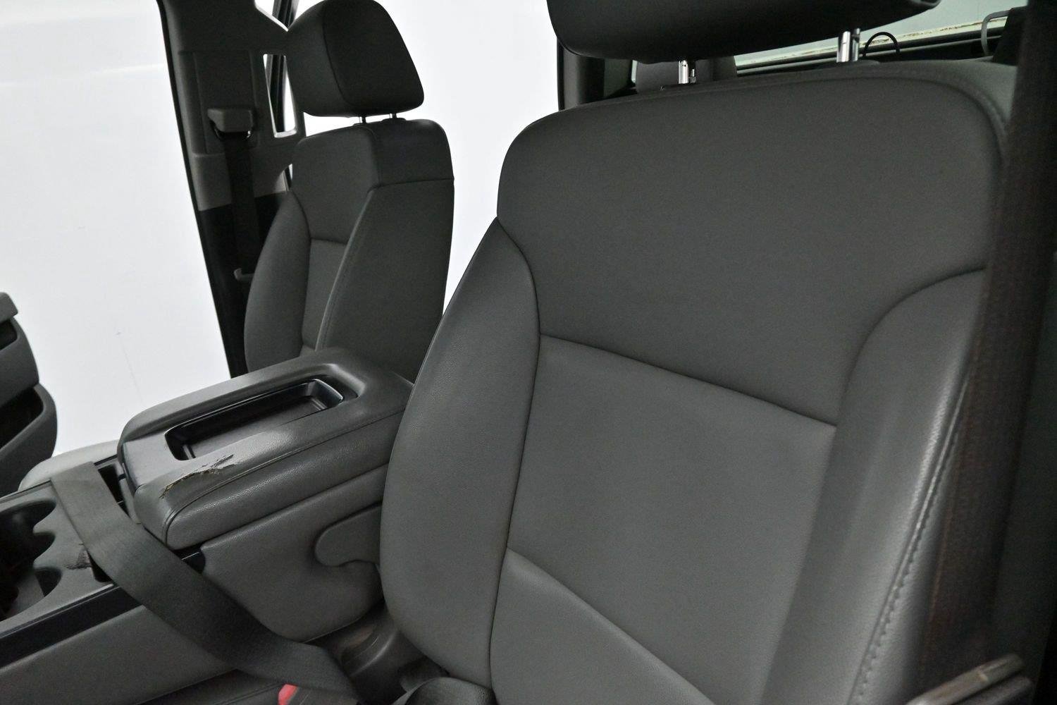 Used 2019 SUMMIT WHITE Chevrolet WT image 15