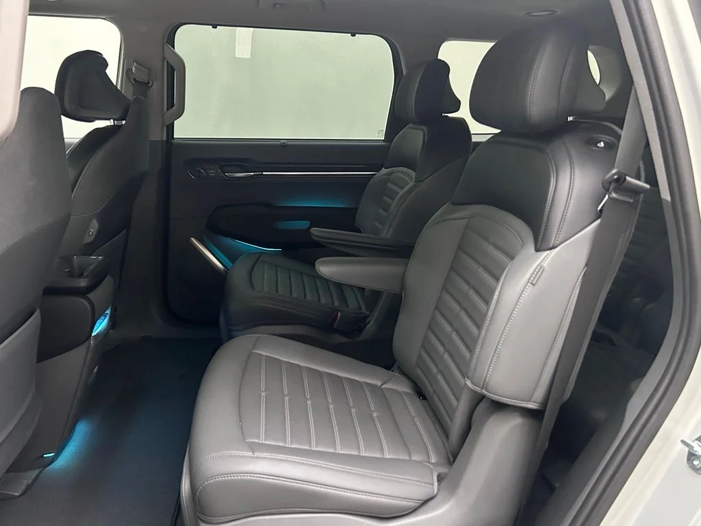 Used 2024 White Kia Land image 14