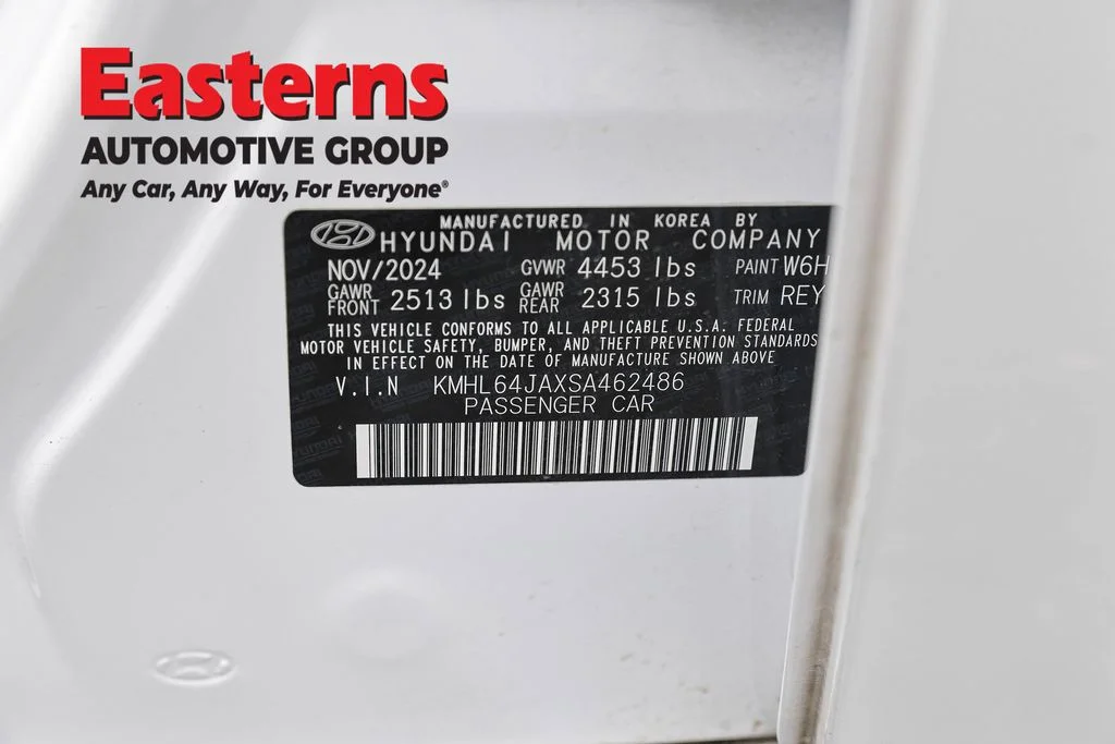 Used 2025 White Hyundai SEL image 36