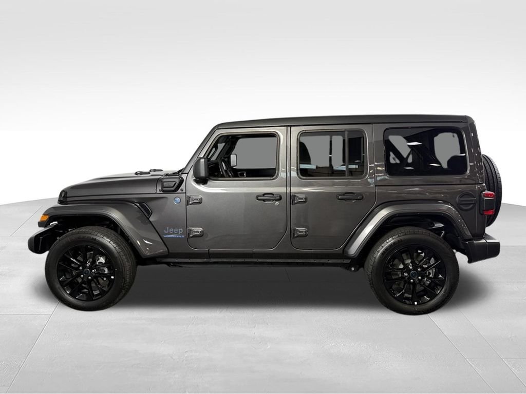 Used 2025 Crystal Metallic Jeep Sahara 4xe image 9
