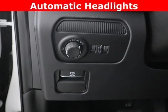 New 2026 Bright White Clear-Coat Exterior Paint Jeep Summit Reserve image 20