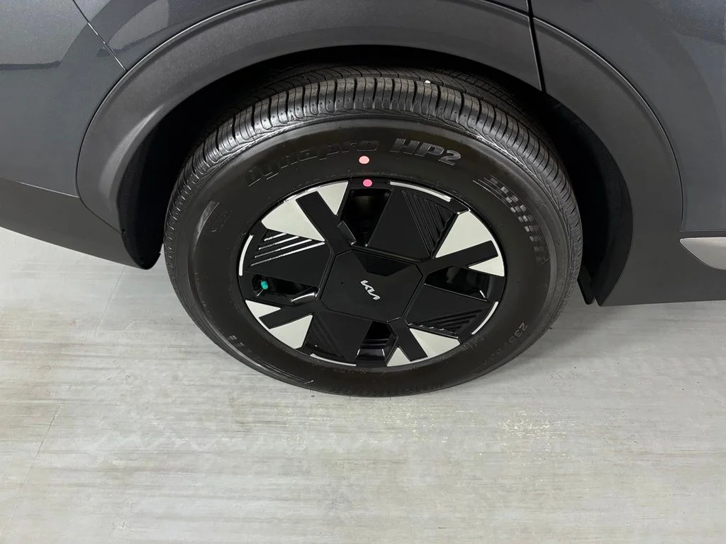 New 2027 Gravity Gray Kia LX image 11