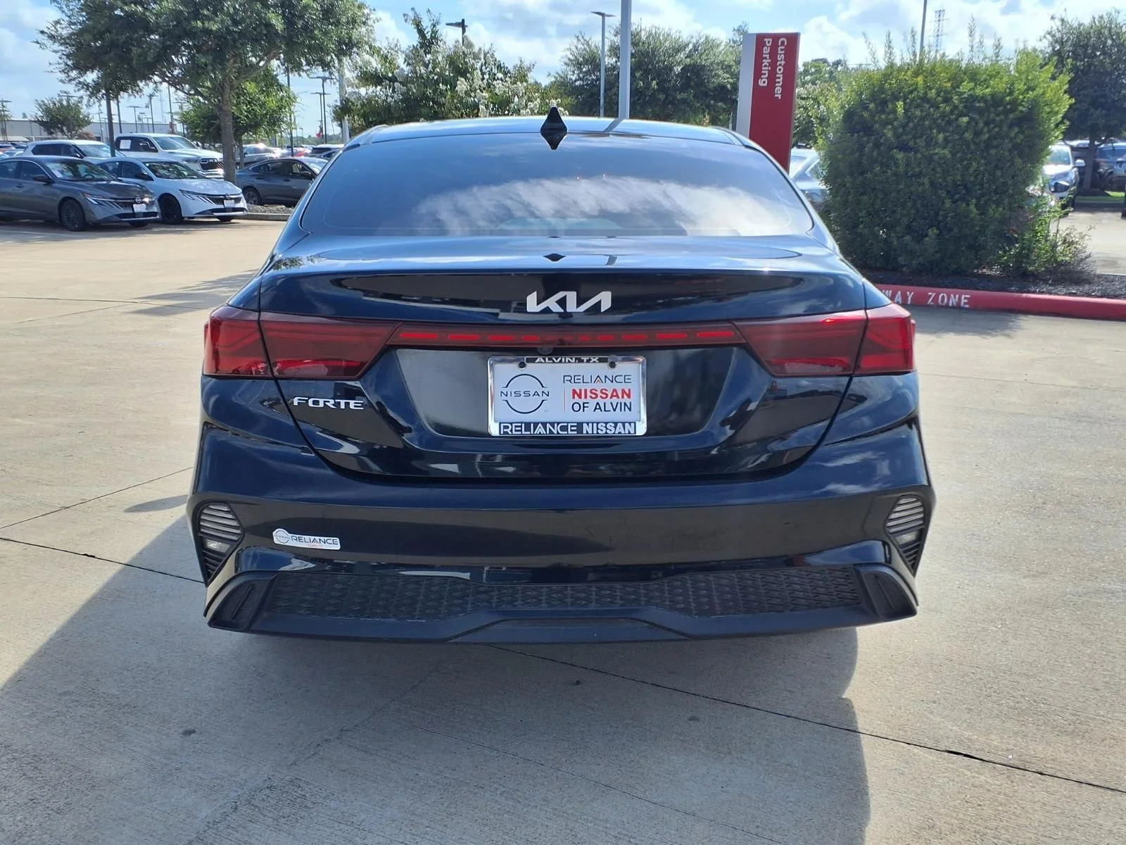 Used 2023 Black Kia LXS image 6