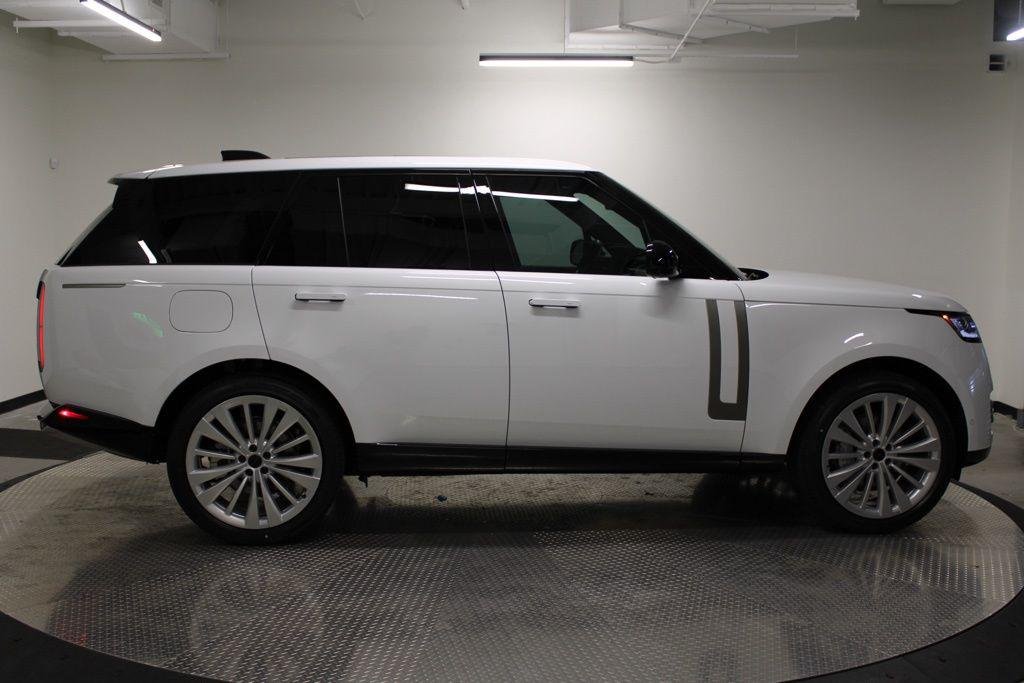 New 2026 Fuji White Land Rover SE image 8