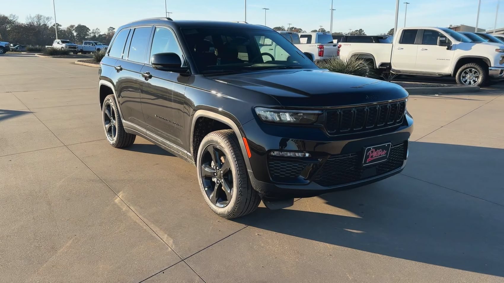New 2025 Diamond Black Crystal Pearlcoat Jeep Limited image 3