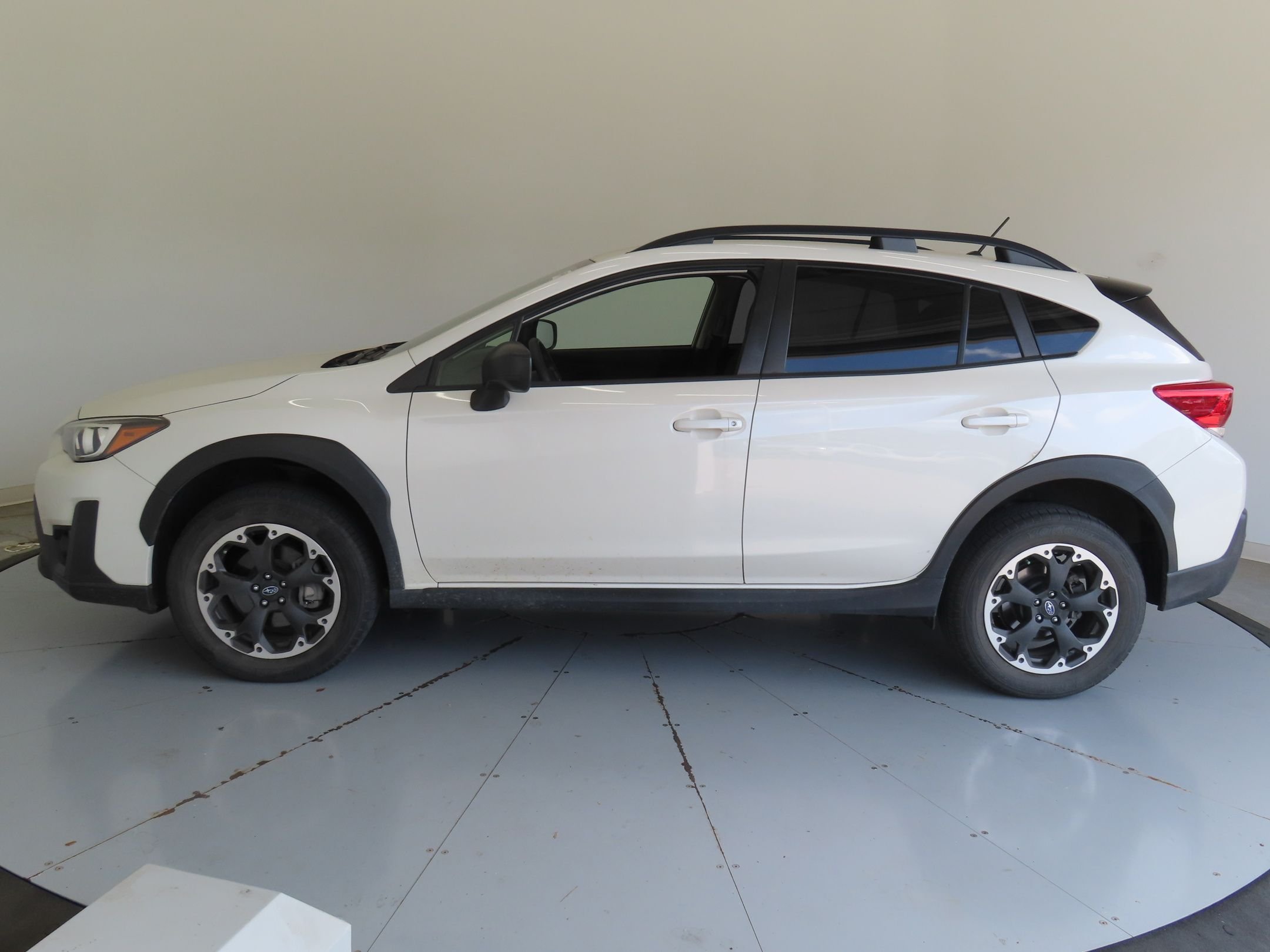 Used 2021 White Subaru Base image 7