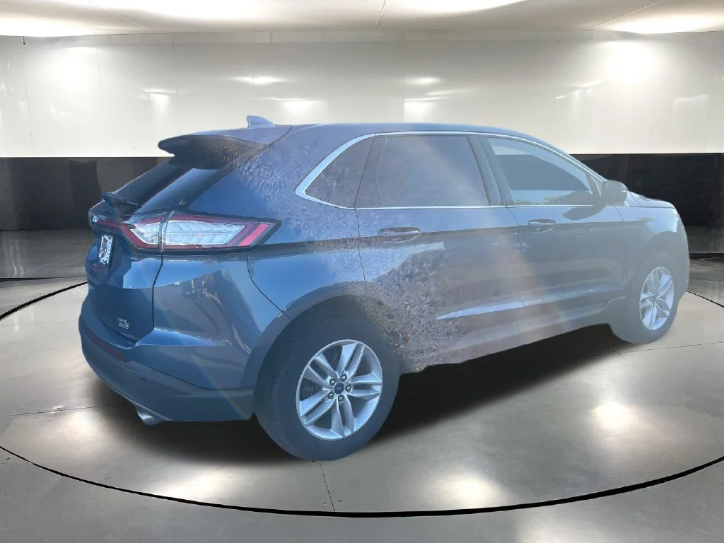 Used 2018 Blue Ford SEL image 4