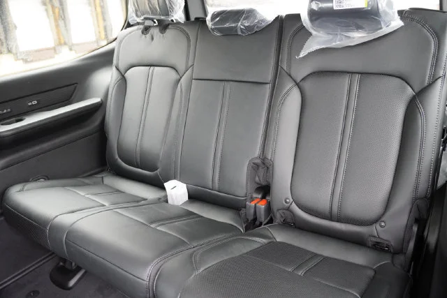 New 2026 Bright White Clear-Coat Exterior Paint Jeep Limited Altitude image 13