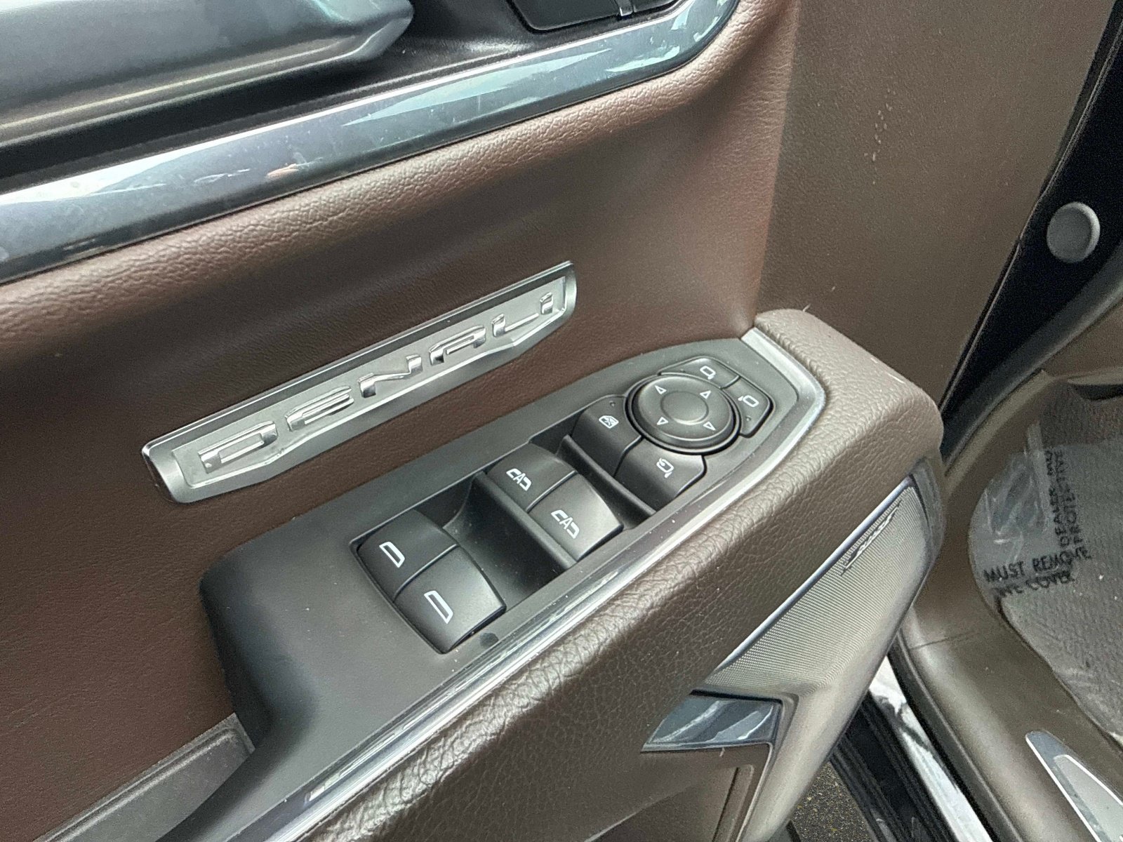 Used 2025 Onyx Black GMC Denali image 18