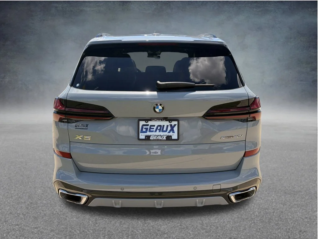 Used 2026 Gray BMW sDrive40i image 6
