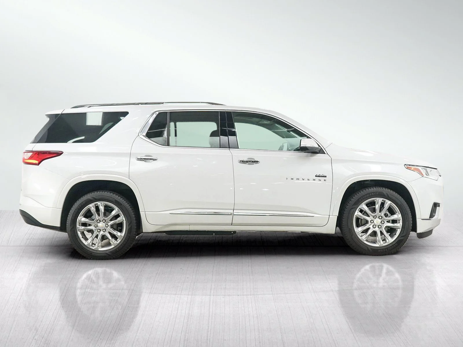 Used 2021 Iridescent Pearl Tricoat Chevrolet High Country image 6