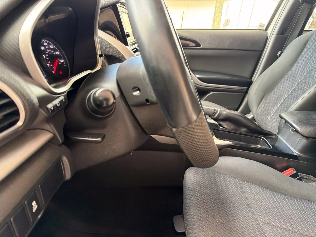 Used 2020 White Mitsubishi ES image 32