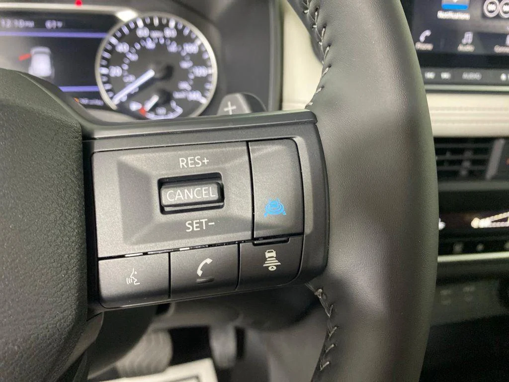 Used 2025 White Pearl Nissan SV image 13