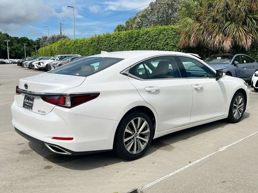 Used 2019 White Pearl Lexus 350 image 7