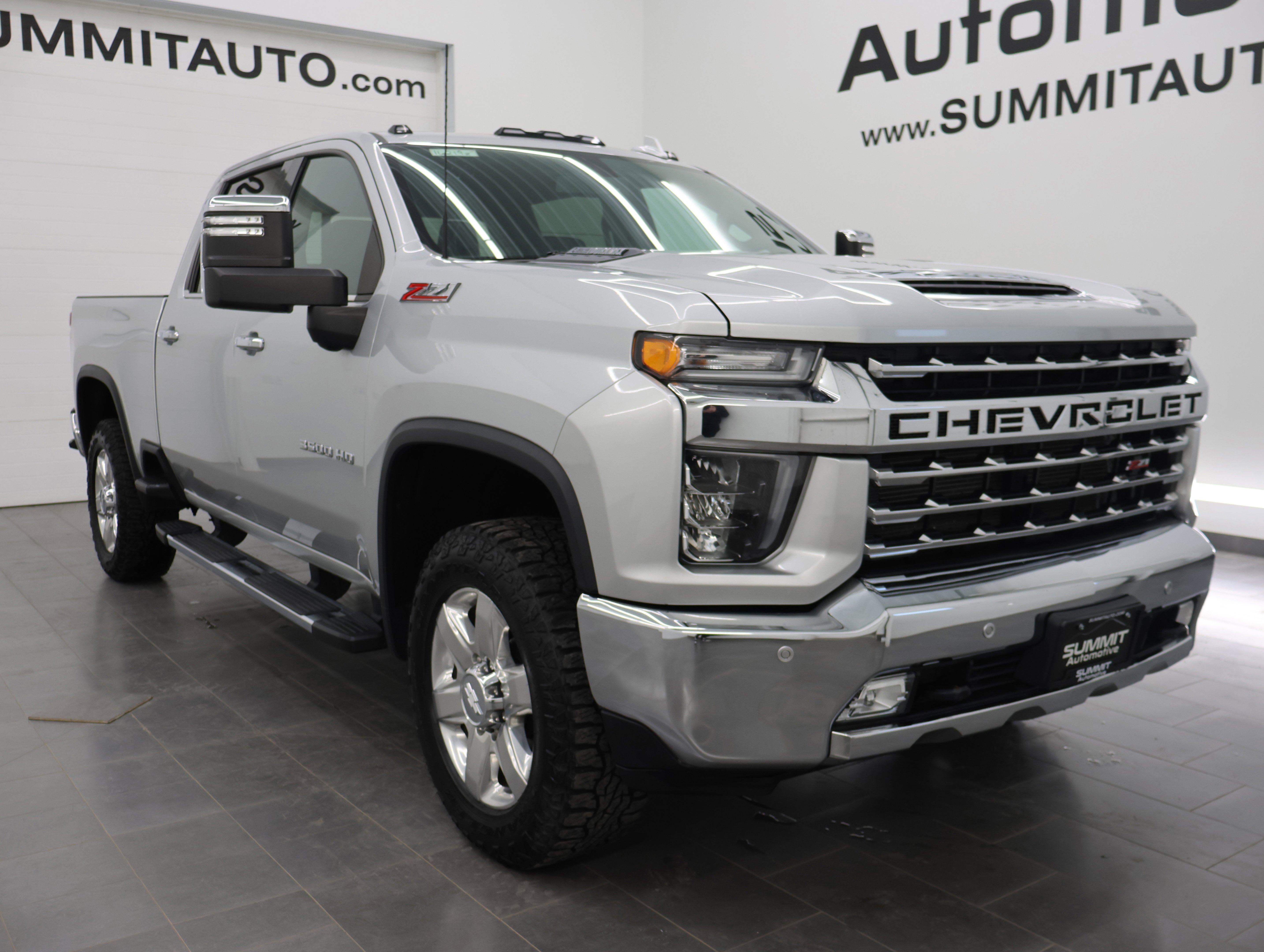 Used 2020 Silver Ice Metallic Chevrolet LTZ: CREW-SHORT-LTZ-Z71-DIESEL-4WD-NAV-HEAT/COOL SEATS-1 OWNER image 2