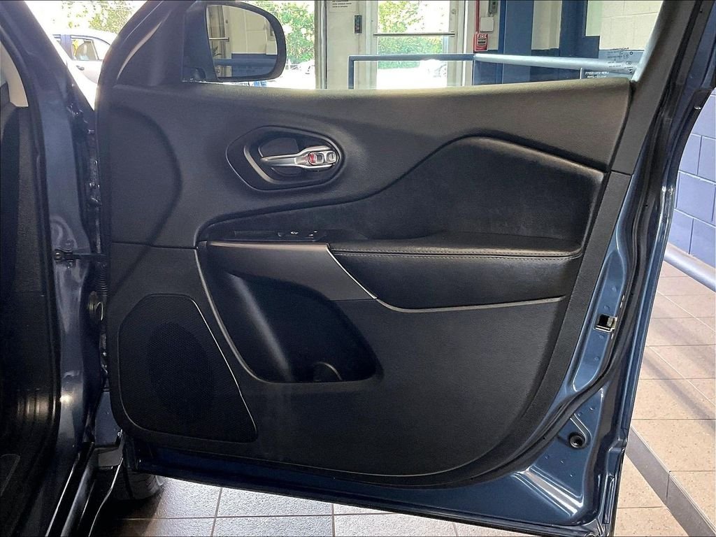 Used 2020 Blue Jeep Limited image 12