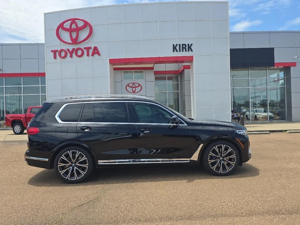 2020 BMW X7 xDrive50i's photo