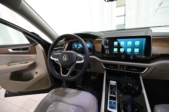 New 2026 Black Volkswagen 2.0T SE w/Technology image 29