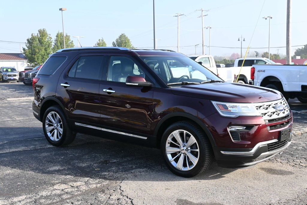 Used 2019 Burgundy Ford Limited image 7