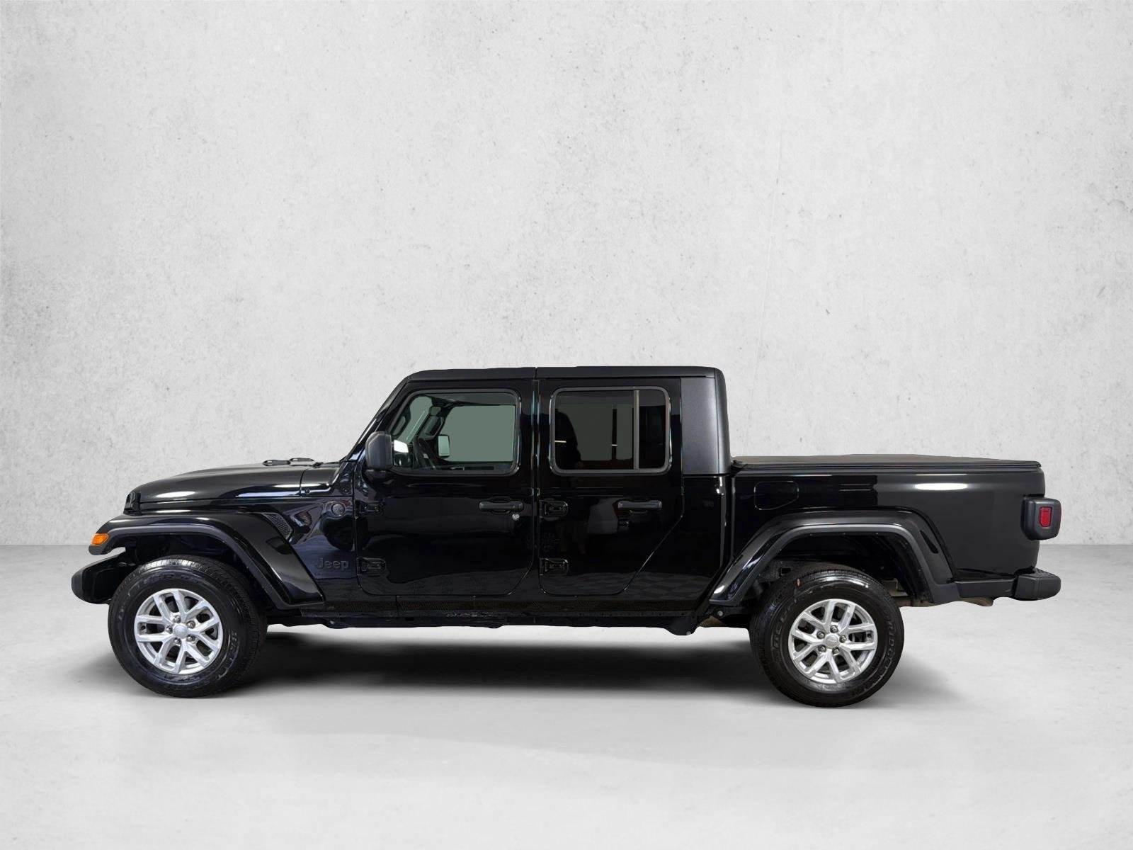 Used 2023 Black Clearcoat Jeep Sport S image 6