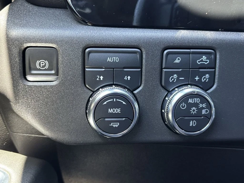 Used 2024 Onyx Black GMC SLT image 22