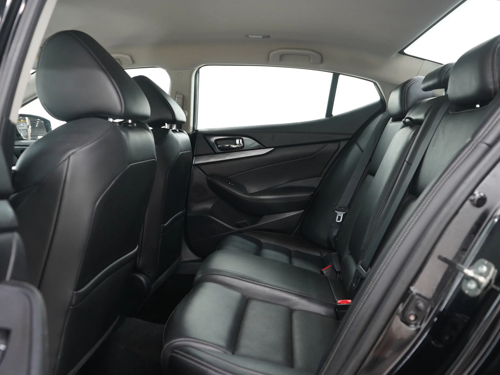 Used 2017 Super Black Nissan 3.5 SV image 18
