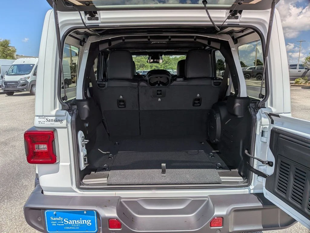 New 2026 White Jeep Sahara image 28