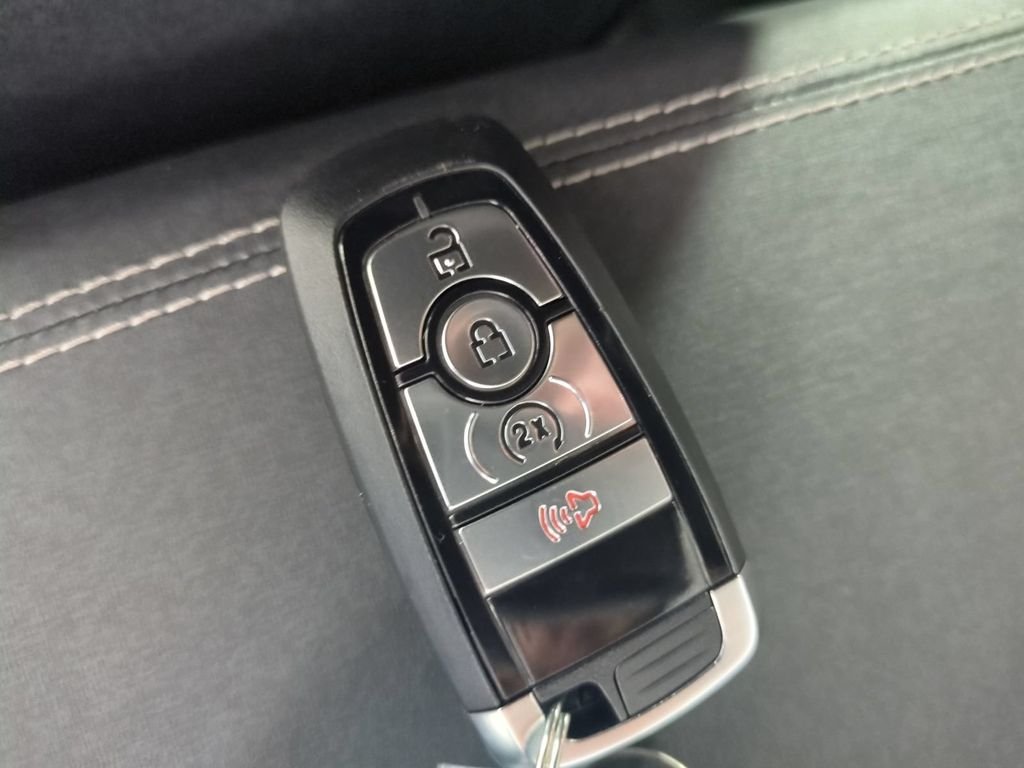 Used 2025 Gray Ford Badlands image 38