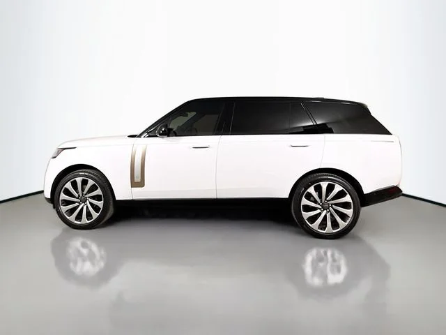 New 2026 Ostuni Pearl Wht Prem Met Land Rover SV image 8