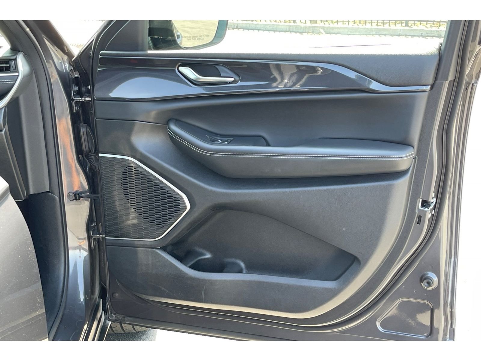Used 2022 Baltic Gray Metallic Clearcoat Jeep Altitude image 21