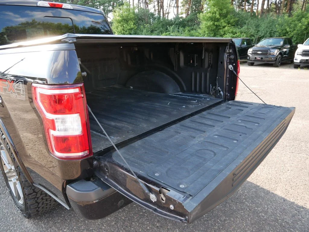Used 2018  Ford XLT image 10