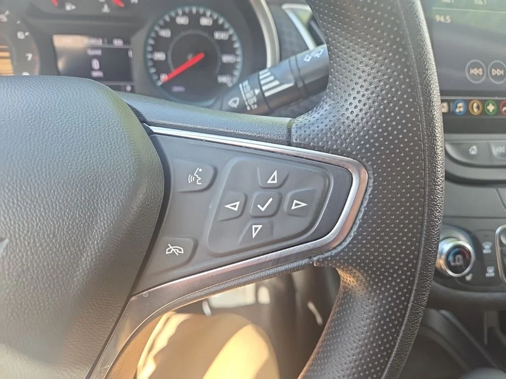 Used 2025 White Chevrolet LT image 17
