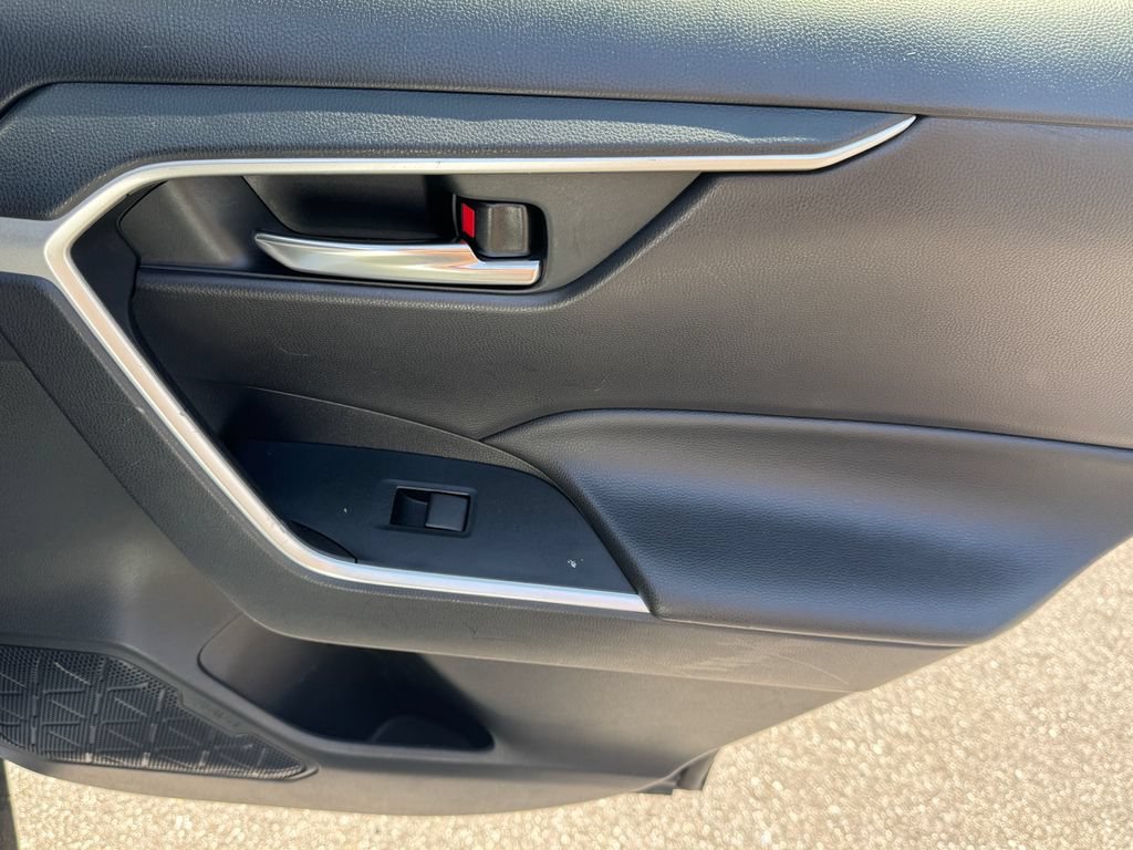 2021 Toyota RAV4 XLE - Photo 31