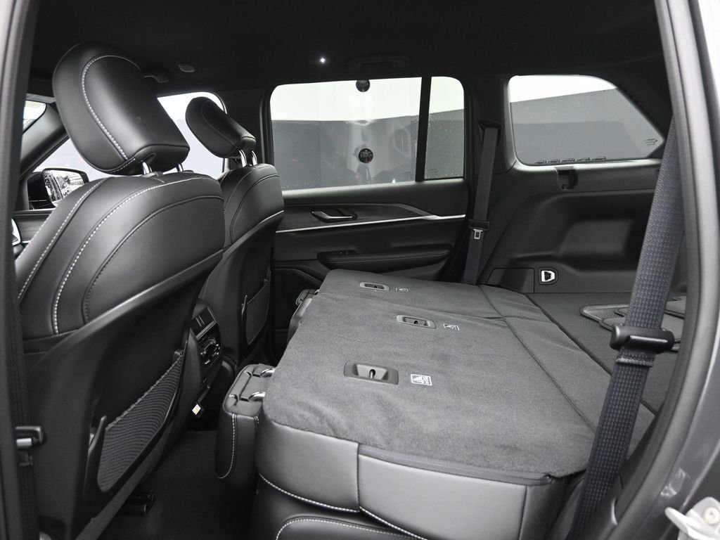 New 2026 Baltic Gray Metallic Clear-Coat Exterior Paint Jeep Altitude image 12
