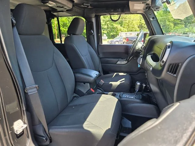 Used 2015 Black Jeep Unlimited Sport image 18