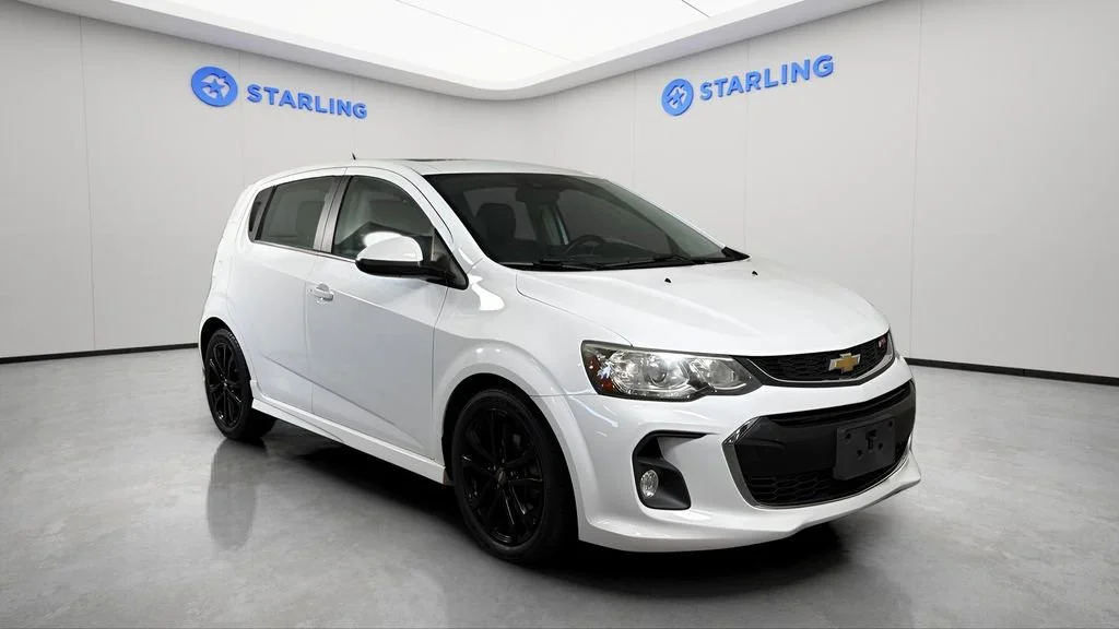 Used 2017 SUMMIT WHITE Chevrolet Premier image 13