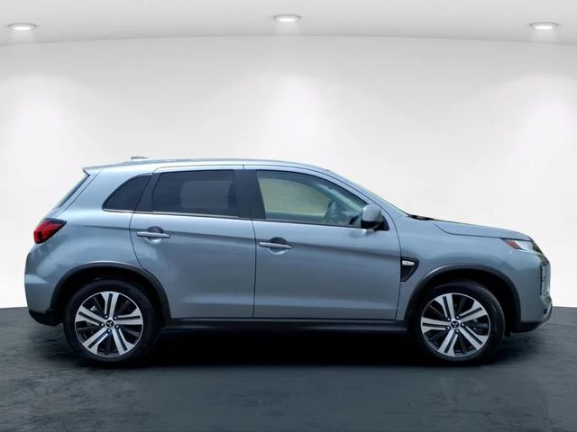 Used 2025 Gray Mitsubishi 2.0 ES image 7