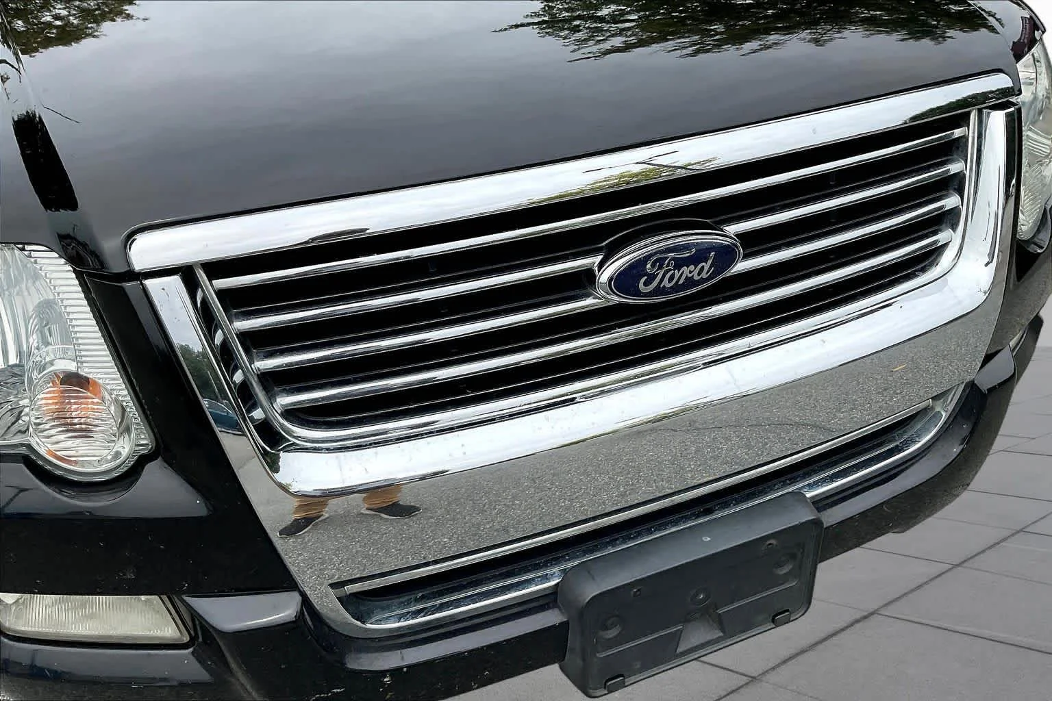 Used 2009 Black Ford Limited image 27